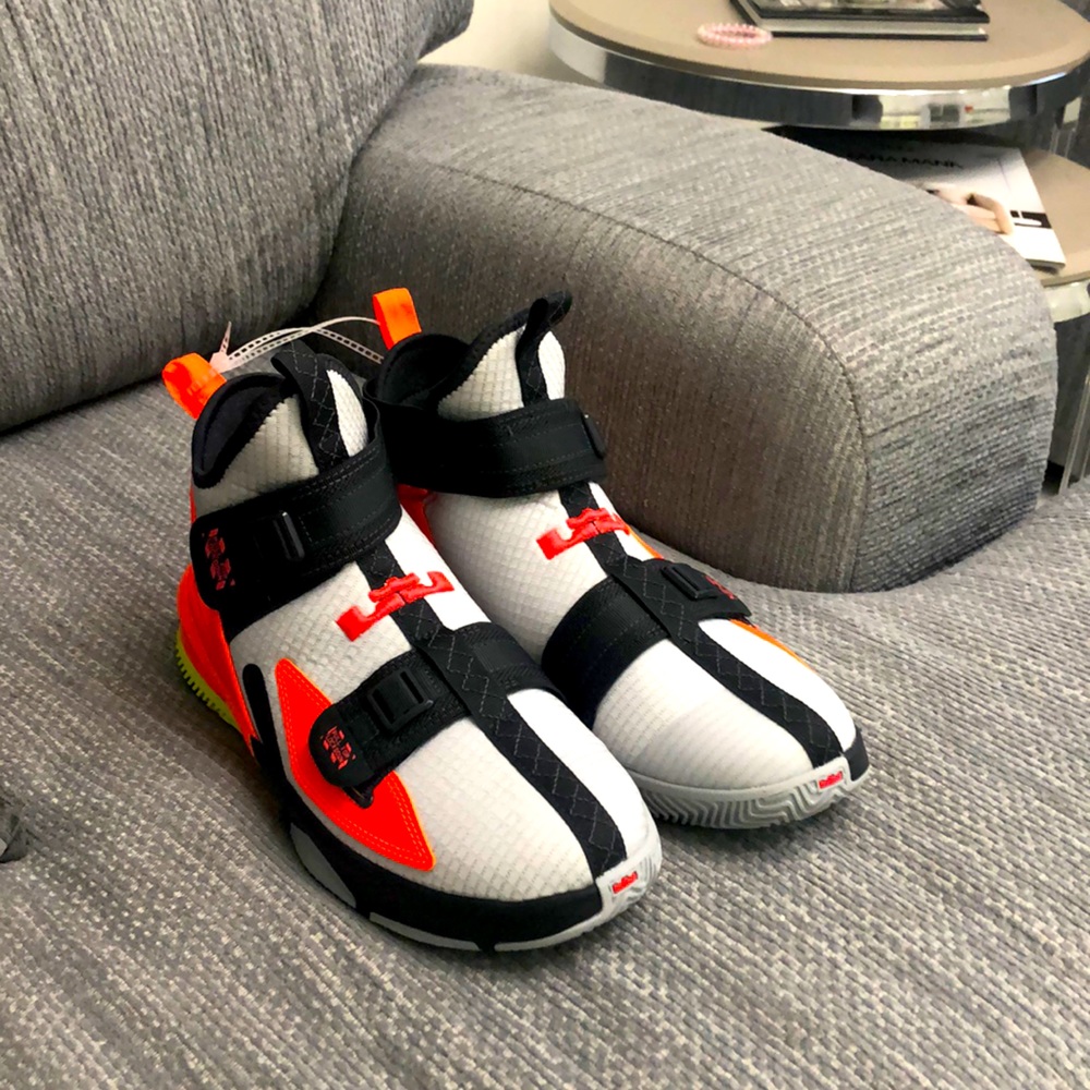 Nike sneakers Lebron Soldier 13 flyeasy
